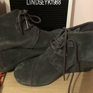 TOMS Wedges size 8 (US) in women’s.